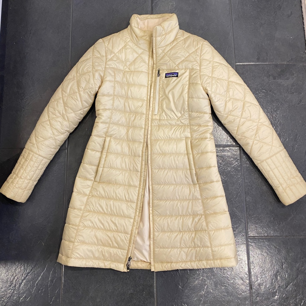 Patagonia Women's Radalie Parka size small in great condition!